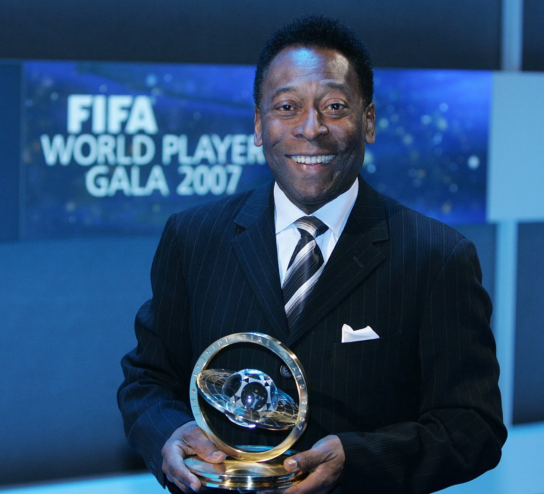 cau-hoi-lich-su-pele-co-may-world-cup-111s
