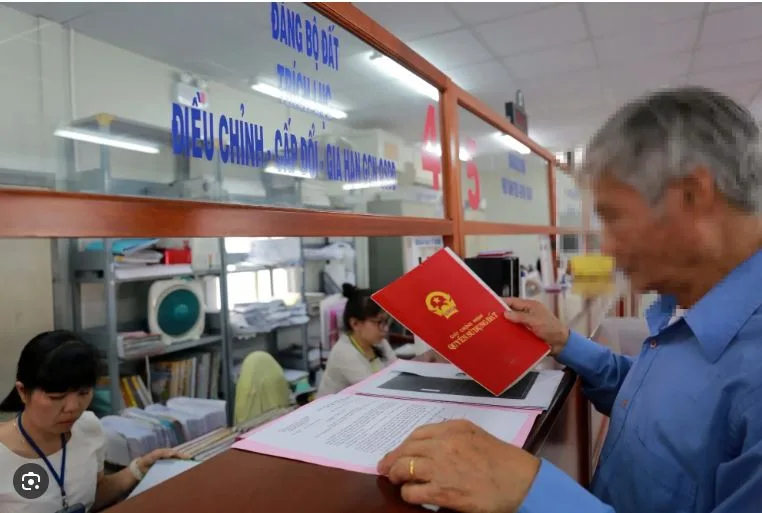 Phí công chứng được tính lũy tiến dựa trên giá trị của hợp đồng mua bán.